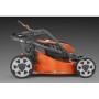 Husqvarna LC 137i – kosiarka akumulatorowa z zestawem