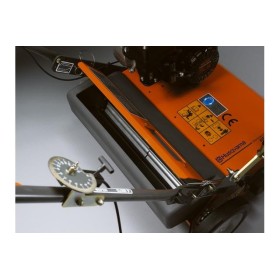 Siewnik Husqvarna do wertykulatora – łatwe sianie trawy