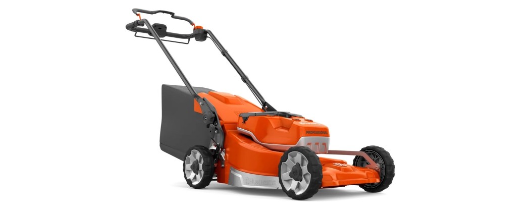 Koszenie trawników – roboty koszące, kosiarki, traktory, ridery